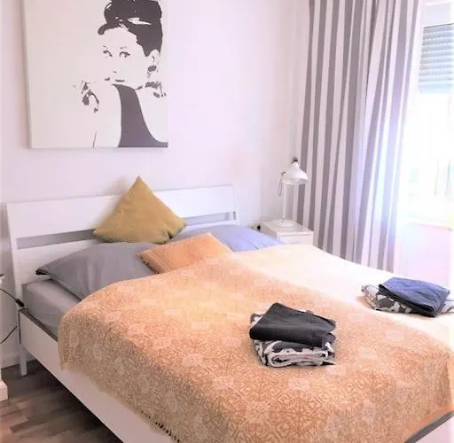 Naehe Karli, 4 Pers., Zentrum Sued